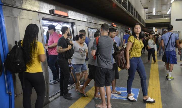 Metrô do Rio resolve problema de sinalização e trens voltam a operar