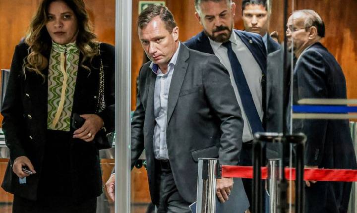 Trama golpista: Defesa de Mauro Cid pede ao STF extinção da pena