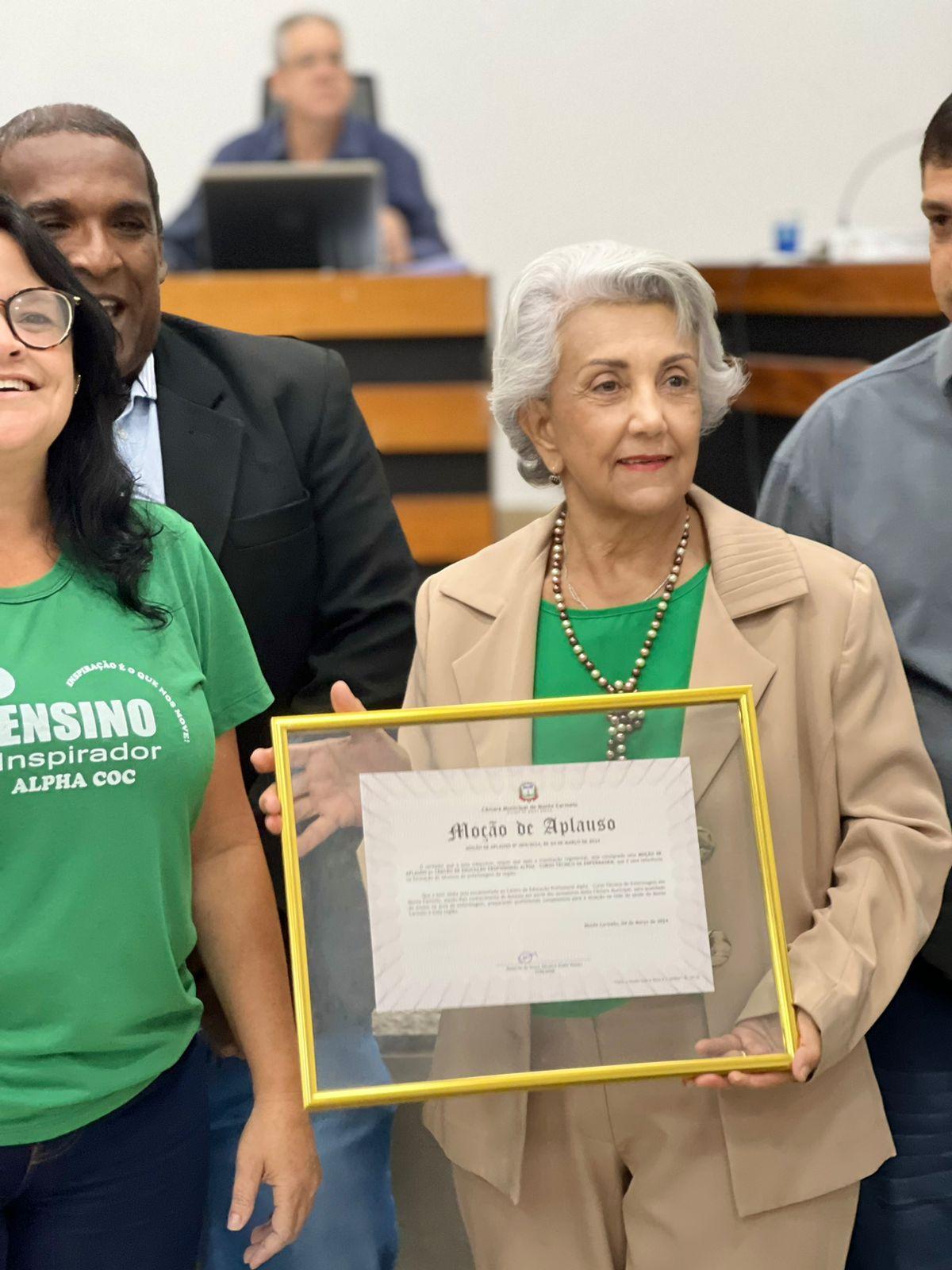 ALUNOS DO CURSO TÉCNICO EM ENFERMAGEM DO COLÉGIO ALPHA COC RECEBE HOMENAGEM