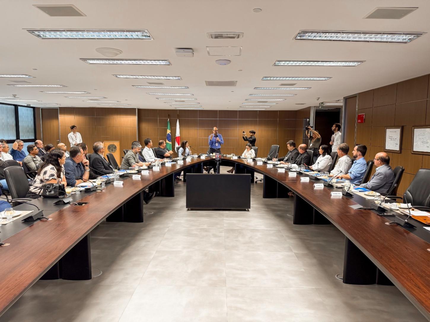 Maria Clara Marra reúne lideranças do Triângulo