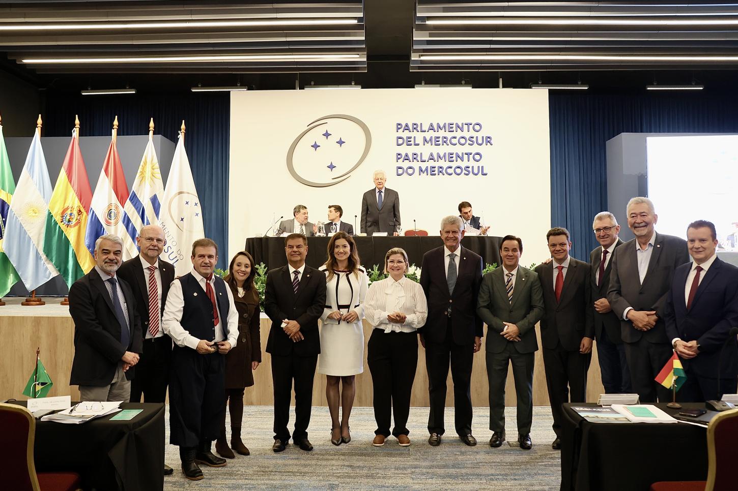 Ana Paula Leão toma posse no Parlamento do Mercosul durante cerimônia no Uruguai