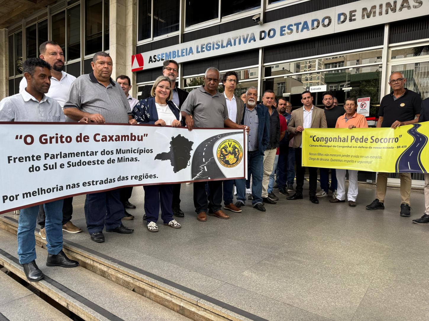 Deputada Ana Paula Junqueira Leão Acompanha Vereadores em Manifestação na ALMG por Melhorias nas Estradas de Minas Gerais