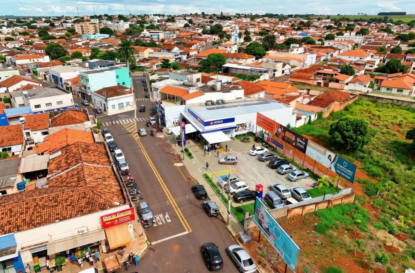 Monte Carmelo ganha a maior e mais completa Drogaria Bom Demais