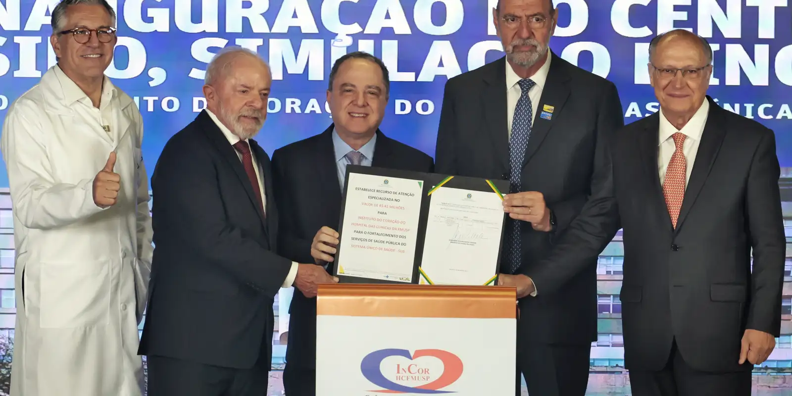 Lula sanciona lei do marco regulatório da vacina contra o câncer 