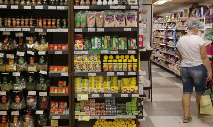 Fabricação de produto alimentício gerou mais emprego em 2024, diz IBGE