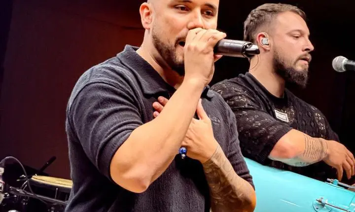 Noite inesquecível agita Monte Carmelo com show do Grupo Chocolate